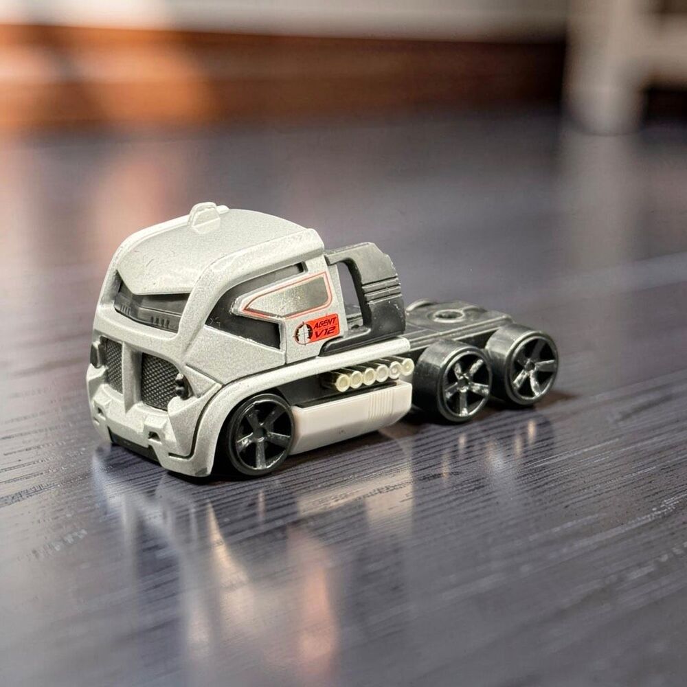 Vintage Hot Wheels Truckin Transporters Global Surveillance Truck Cab 1:55
